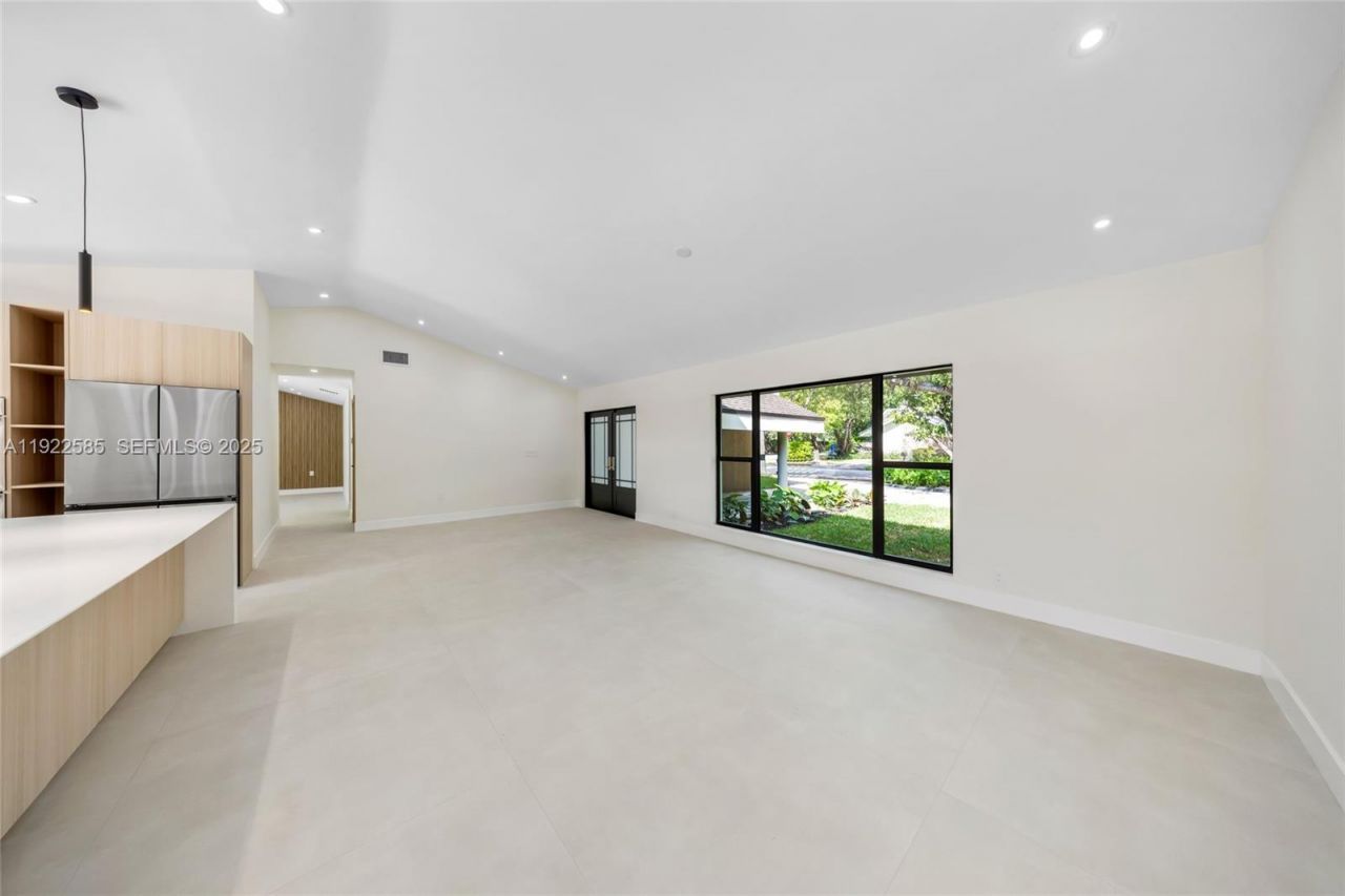 8120 SW 162nd St, Palmetto Bay, FL 33157 Photo