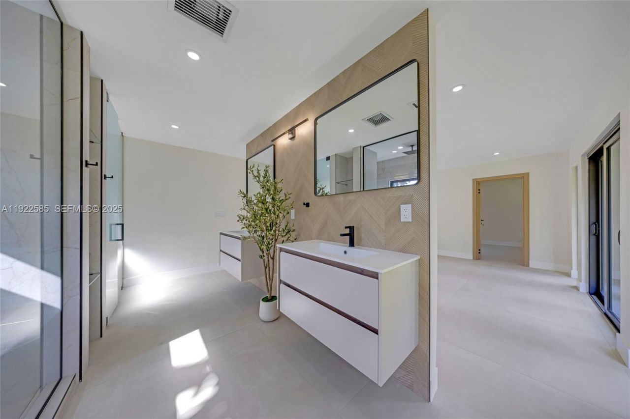 8120 SW 162nd St, Palmetto Bay, FL 33157 Photo