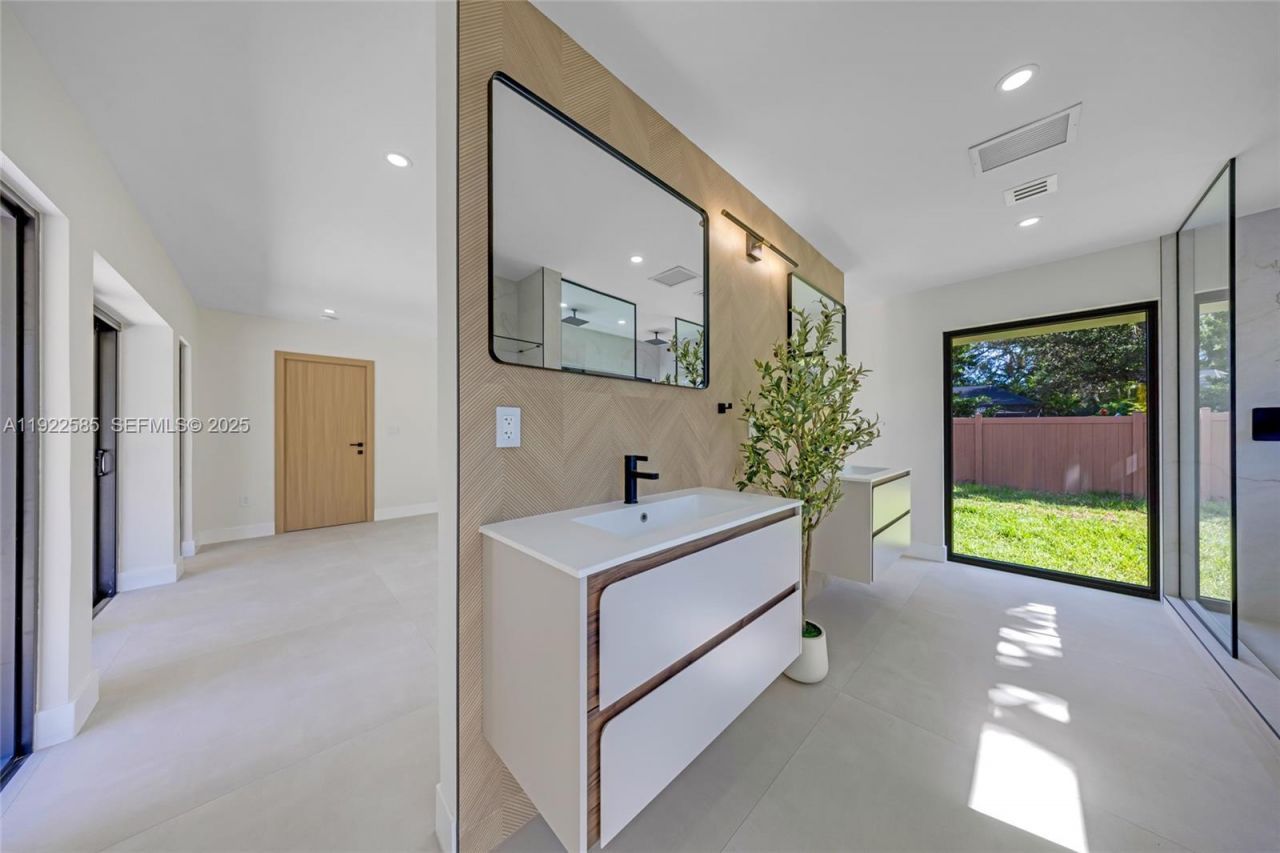 8120 SW 162nd St, Palmetto Bay, FL 33157 Photo