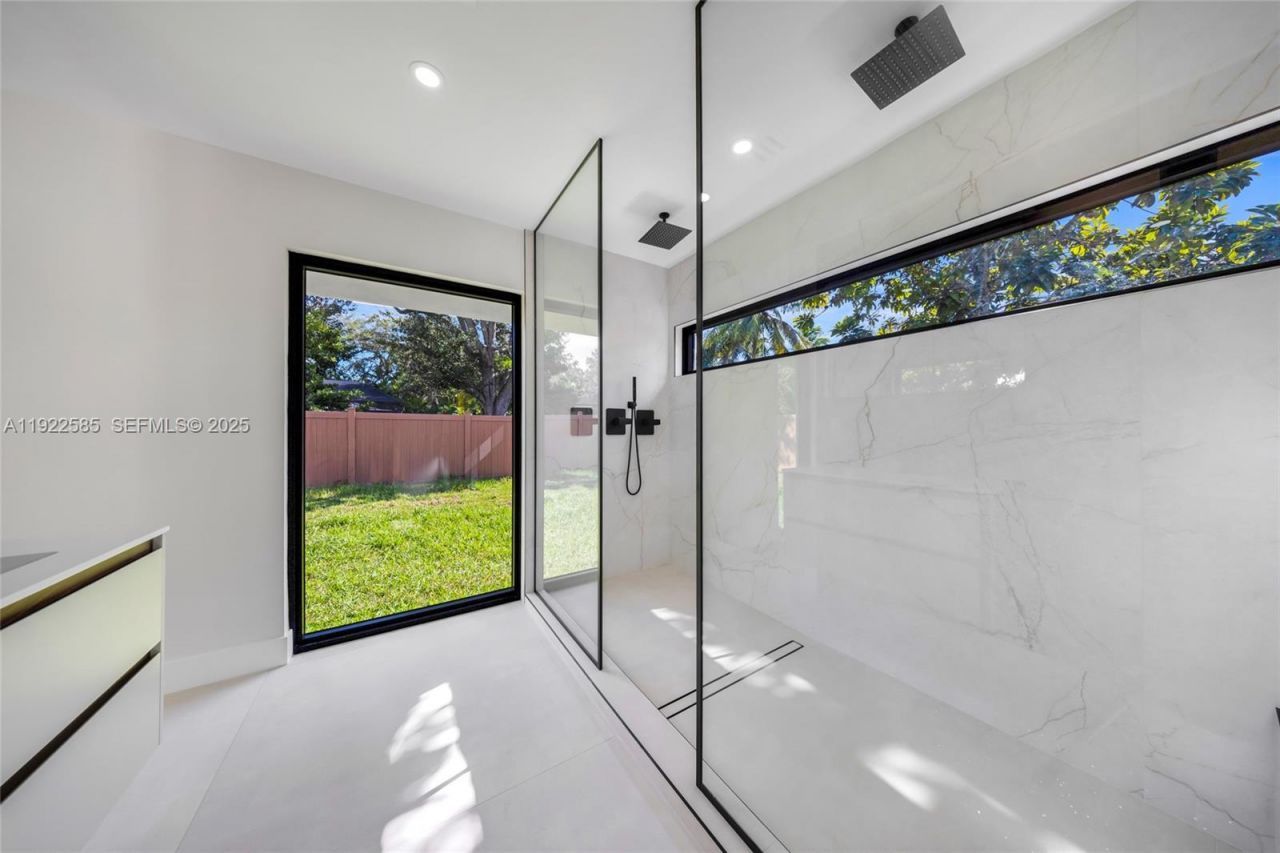 8120 SW 162nd St, Palmetto Bay, FL 33157 Photo