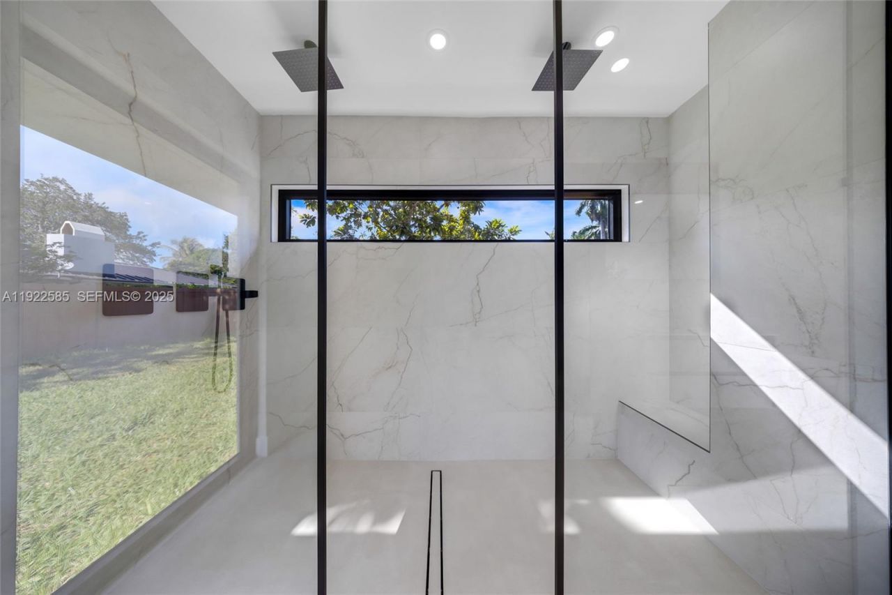 8120 SW 162nd St, Palmetto Bay, FL 33157 Photo