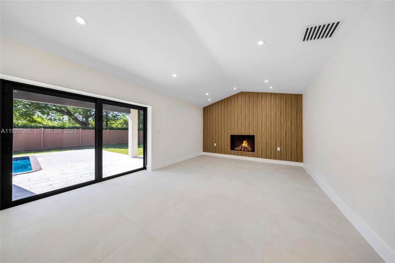 8120 SW 162nd St, Palmetto Bay, FL 33157 Photo