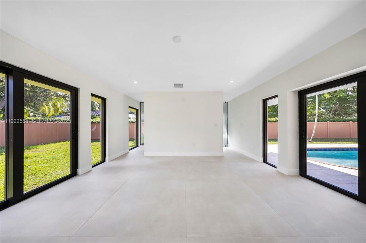 8120 SW 162nd St, Palmetto Bay, FL 33157 Photo