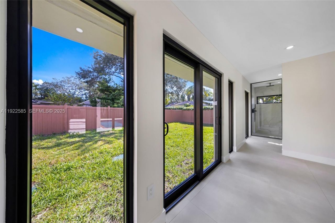 8120 SW 162nd St, Palmetto Bay, FL 33157 Photo