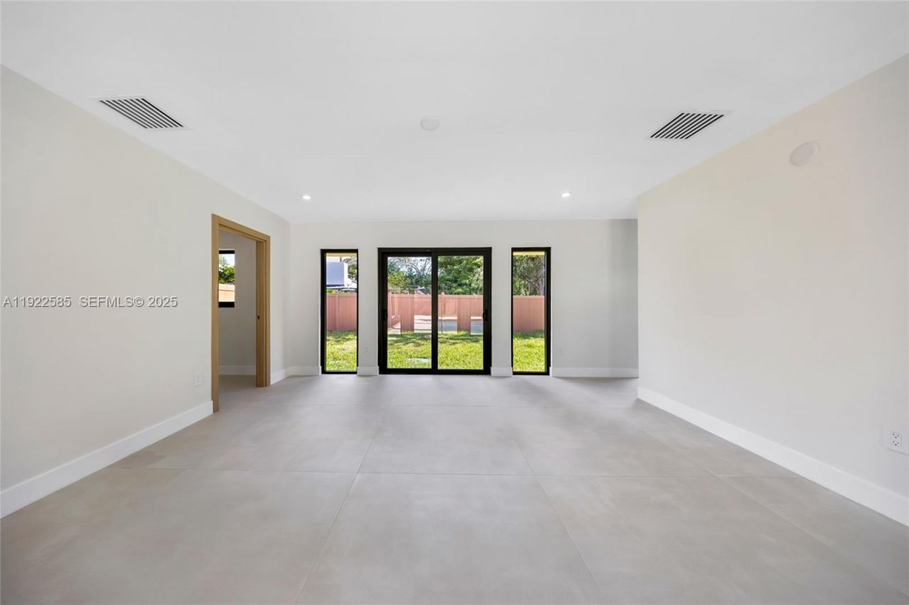 8120 SW 162nd St, Palmetto Bay, FL 33157 Photo