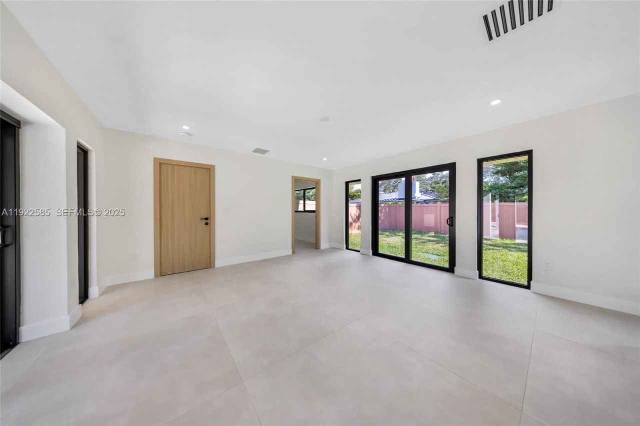 8120 SW 162nd St, Palmetto Bay, FL 33157 Photo