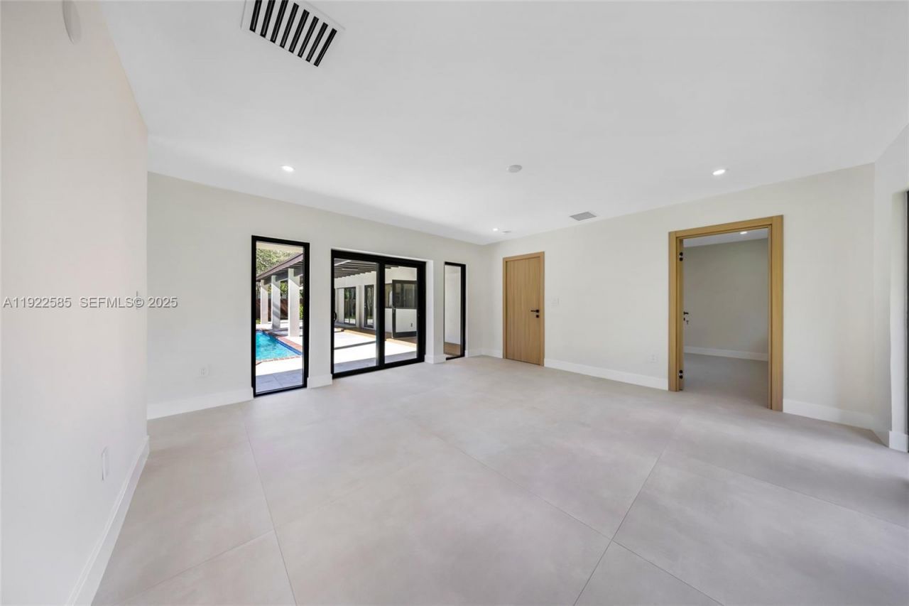 8120 SW 162nd St, Palmetto Bay, FL 33157 Photo