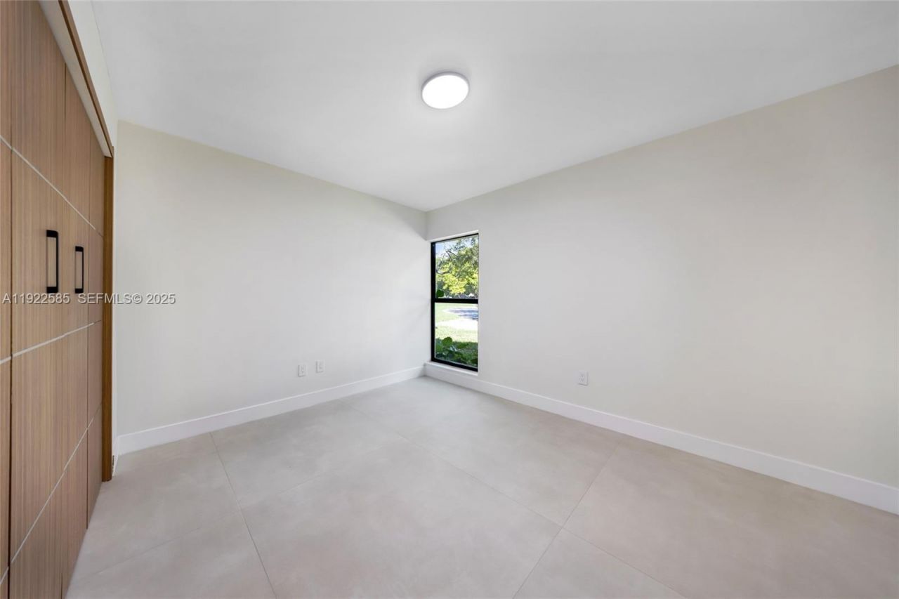 8120 SW 162nd St, Palmetto Bay, FL 33157 Photo