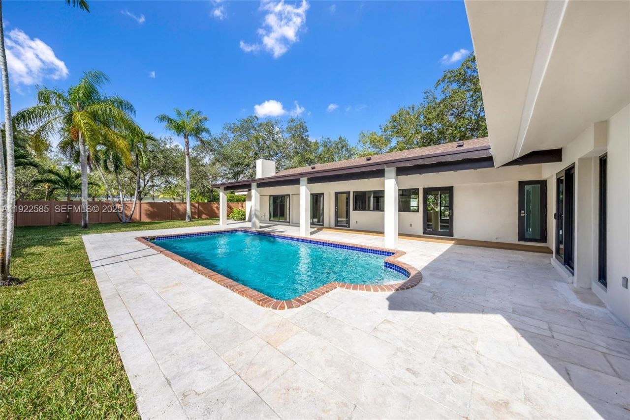 8120 SW 162nd St, Palmetto Bay, FL 33157 Photo