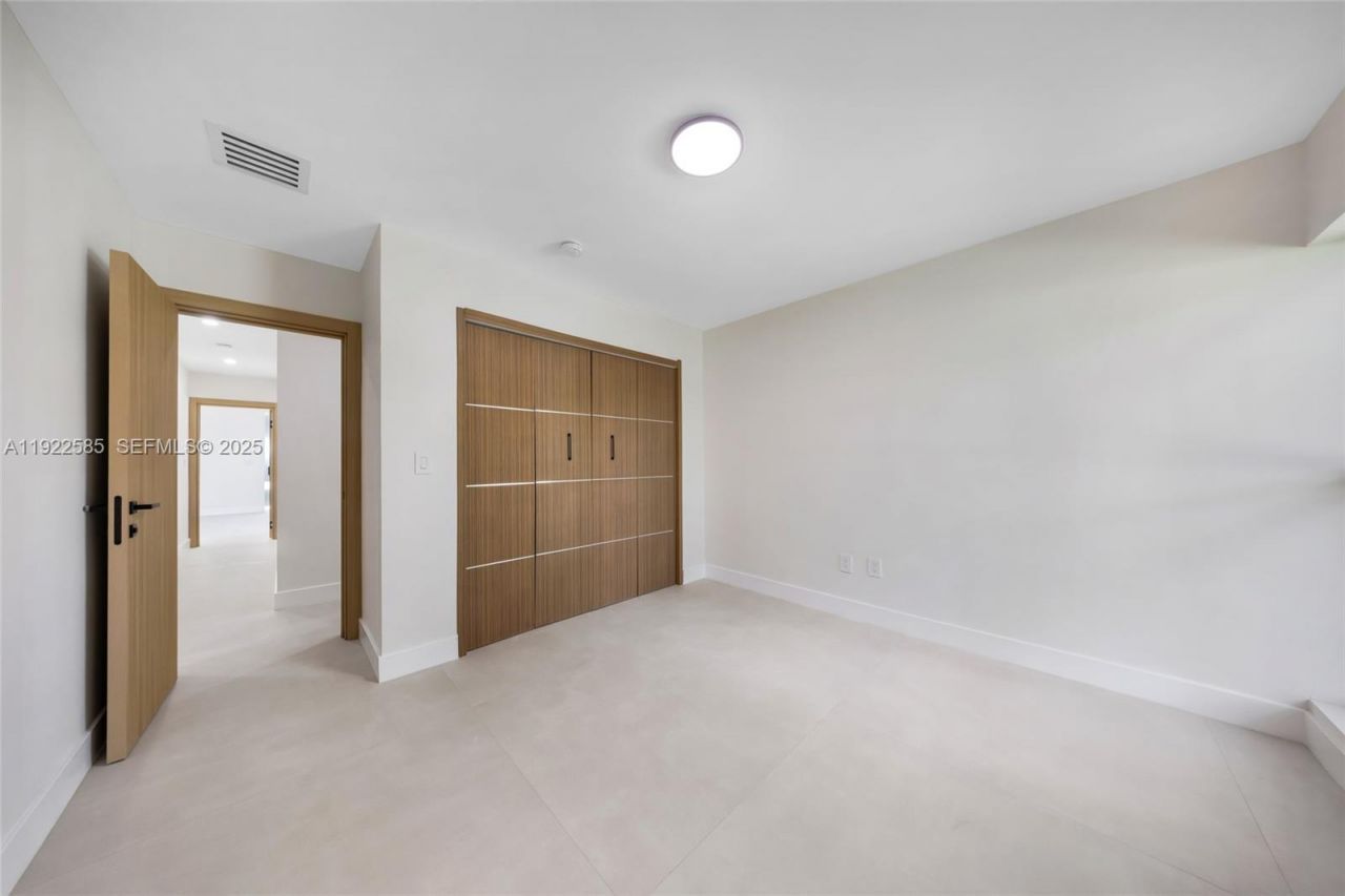 8120 SW 162nd St, Palmetto Bay, FL 33157 Photo