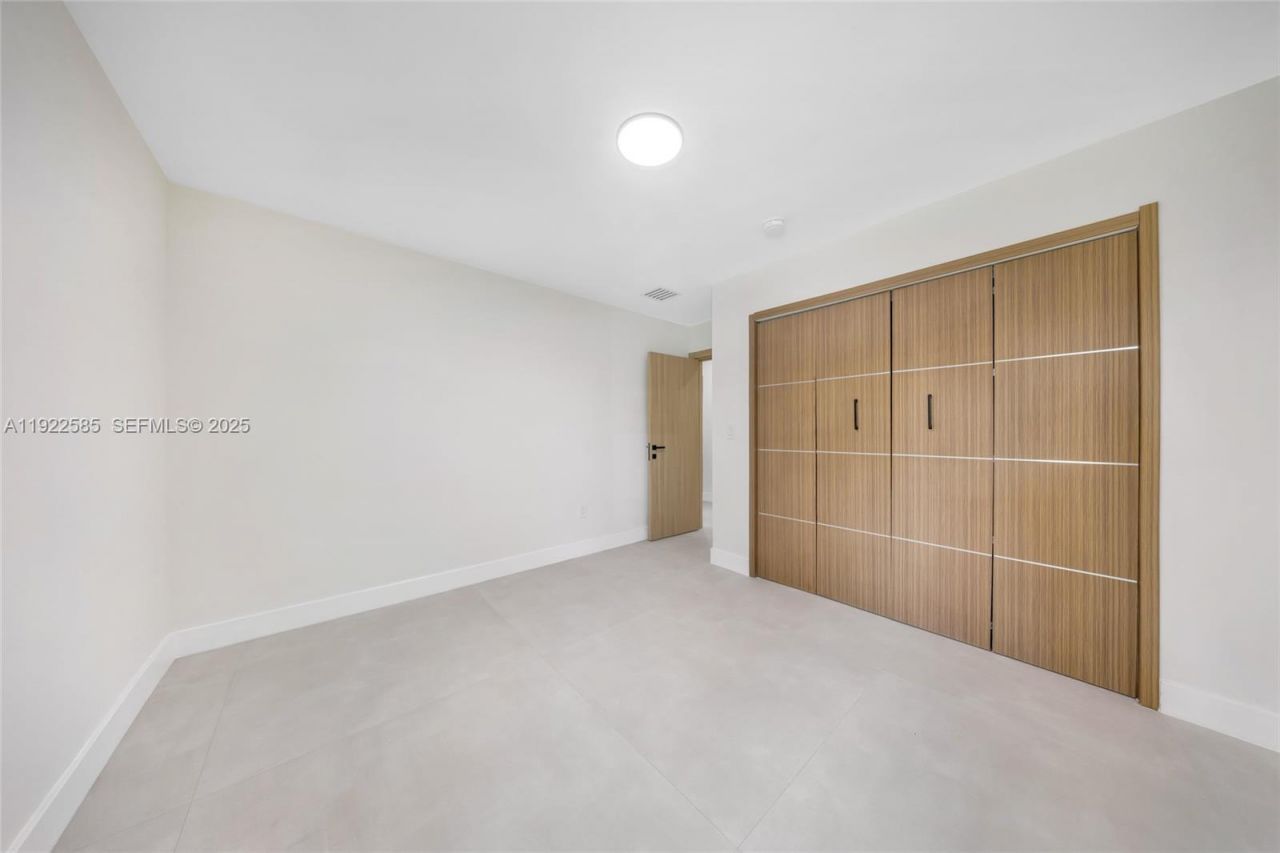 8120 SW 162nd St, Palmetto Bay, FL 33157 Photo