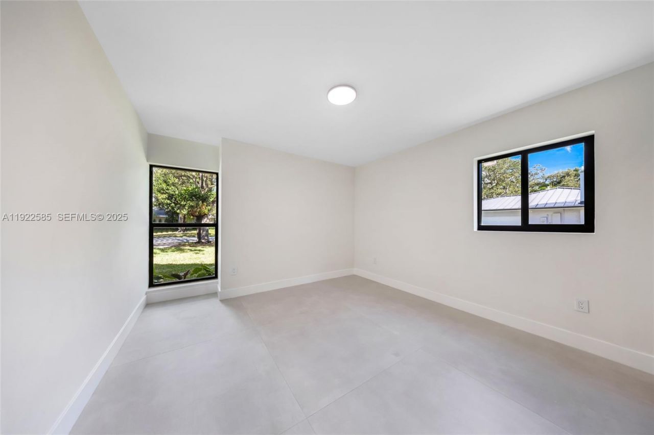 8120 SW 162nd St, Palmetto Bay, FL 33157 Photo