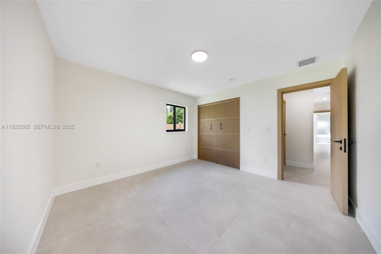 8120 SW 162nd St, Palmetto Bay, FL 33157 Photo