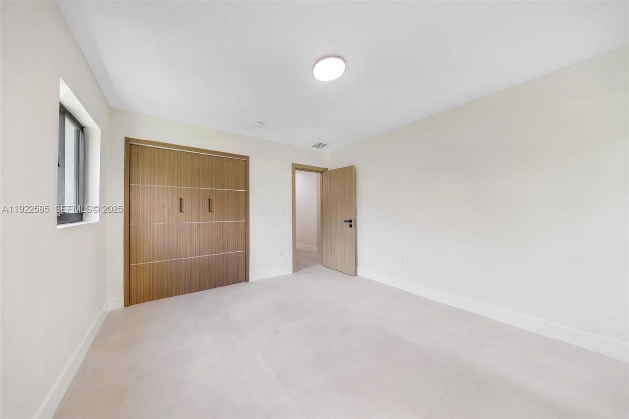 8120 SW 162nd St, Palmetto Bay, FL 33157 Photo