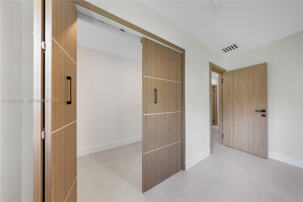 8120 SW 162nd St, Palmetto Bay, FL 33157 Photo