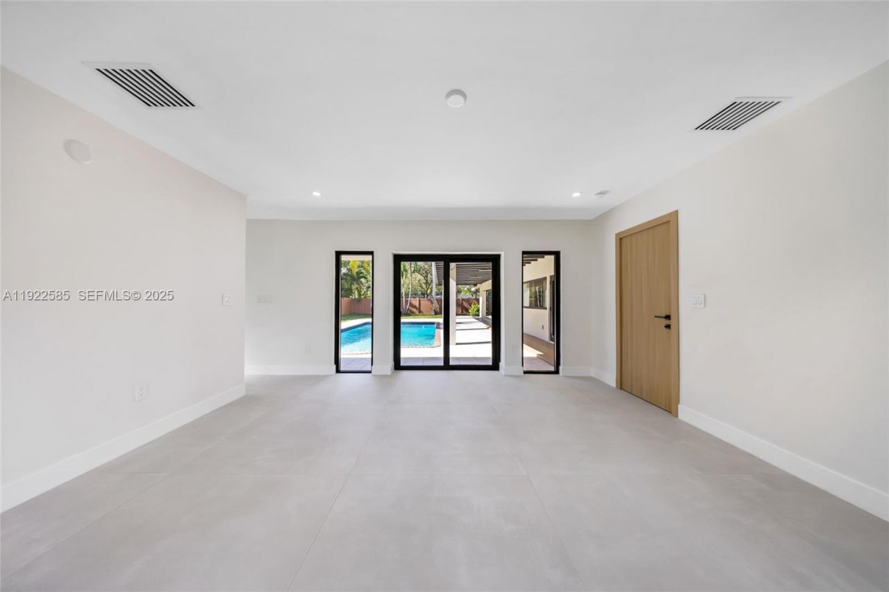 8120 SW 162nd St, Palmetto Bay, FL 33157 Photo