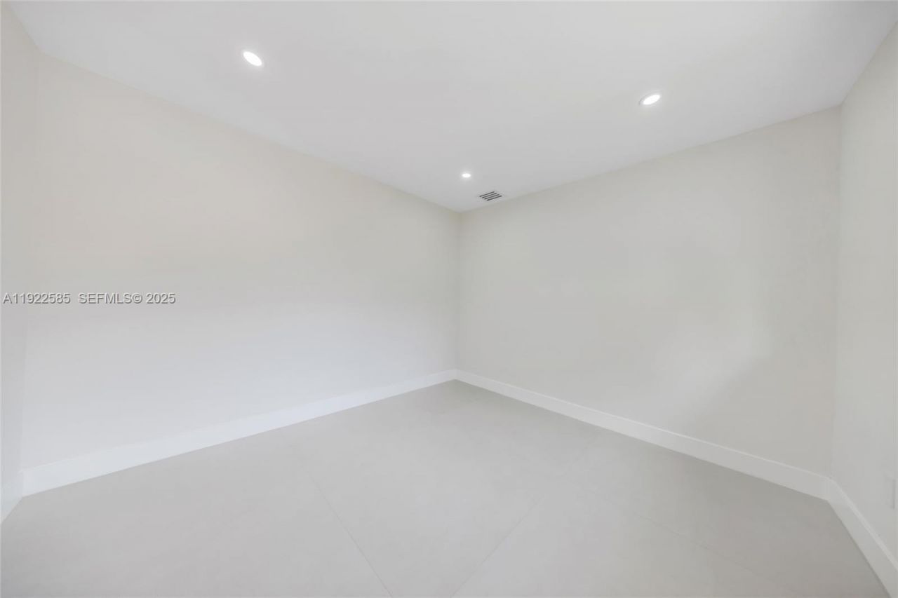 8120 SW 162nd St, Palmetto Bay, FL 33157 Photo