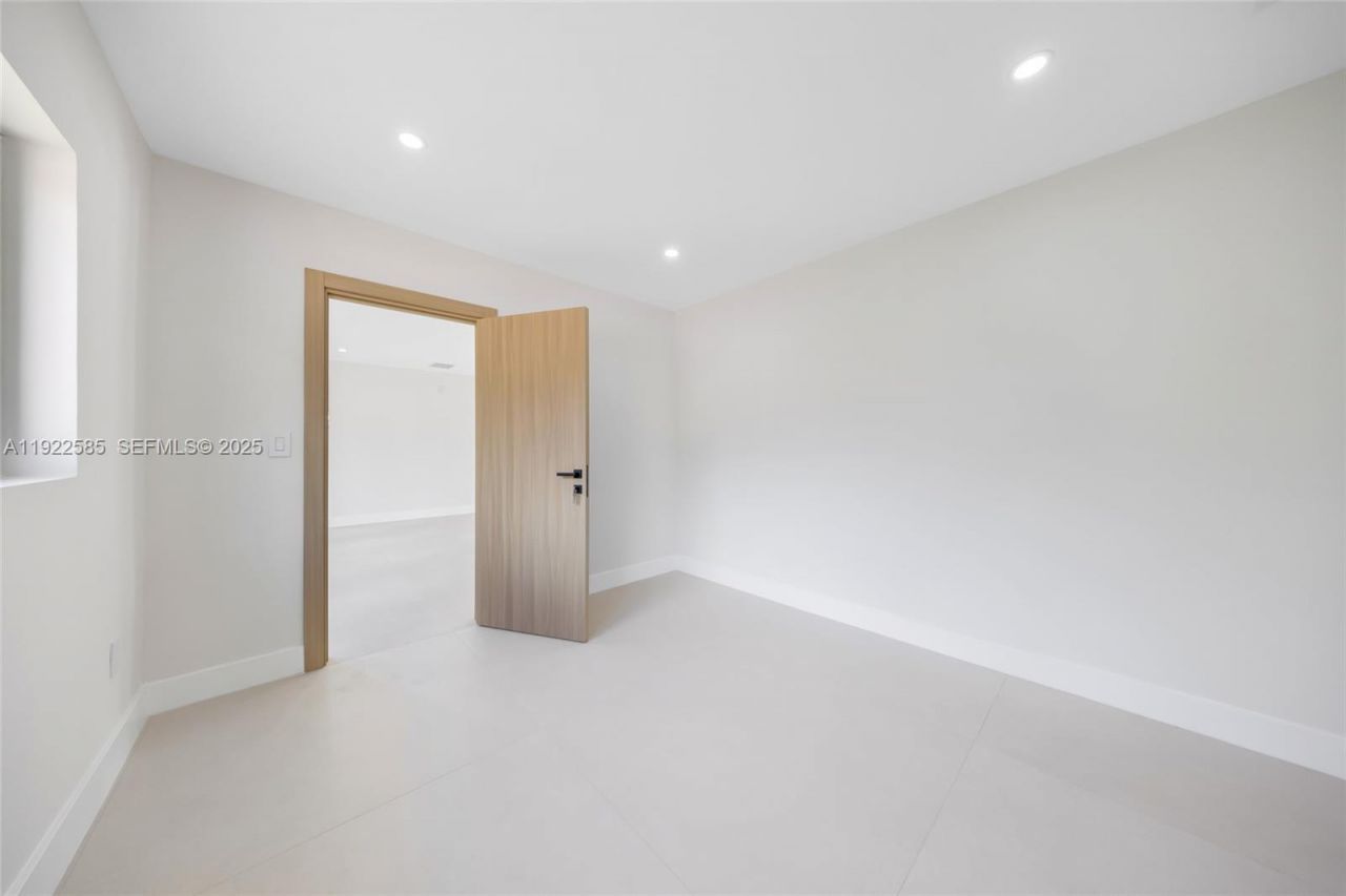 8120 SW 162nd St, Palmetto Bay, FL 33157 Photo