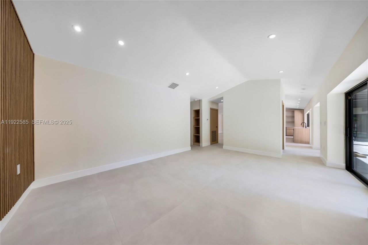 8120 SW 162nd St, Palmetto Bay, FL 33157 Photo