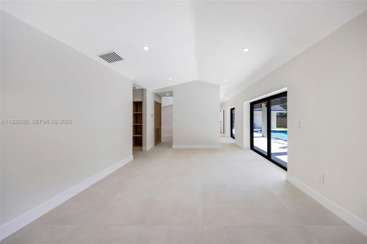 8120 SW 162nd St, Palmetto Bay, FL 33157 Photo