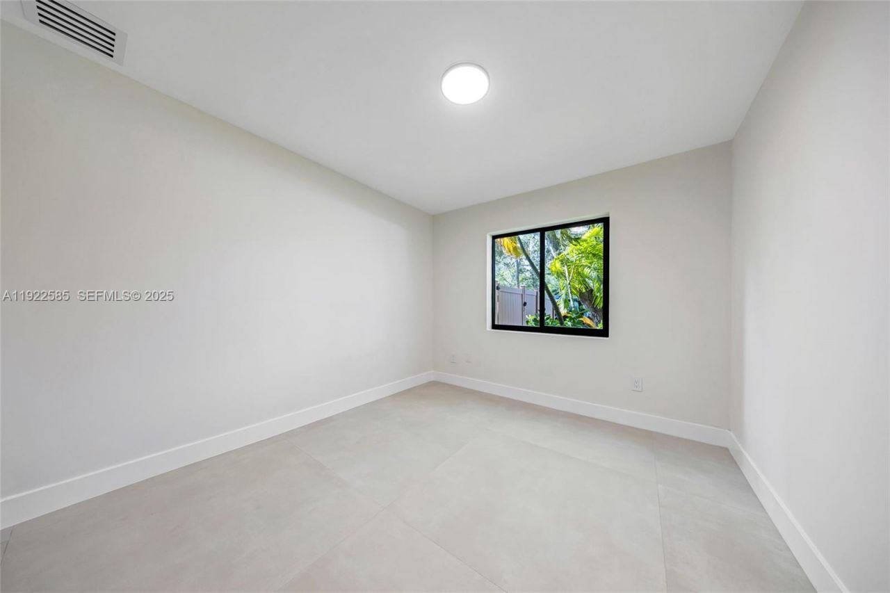 8120 SW 162nd St, Palmetto Bay, FL 33157 Photo