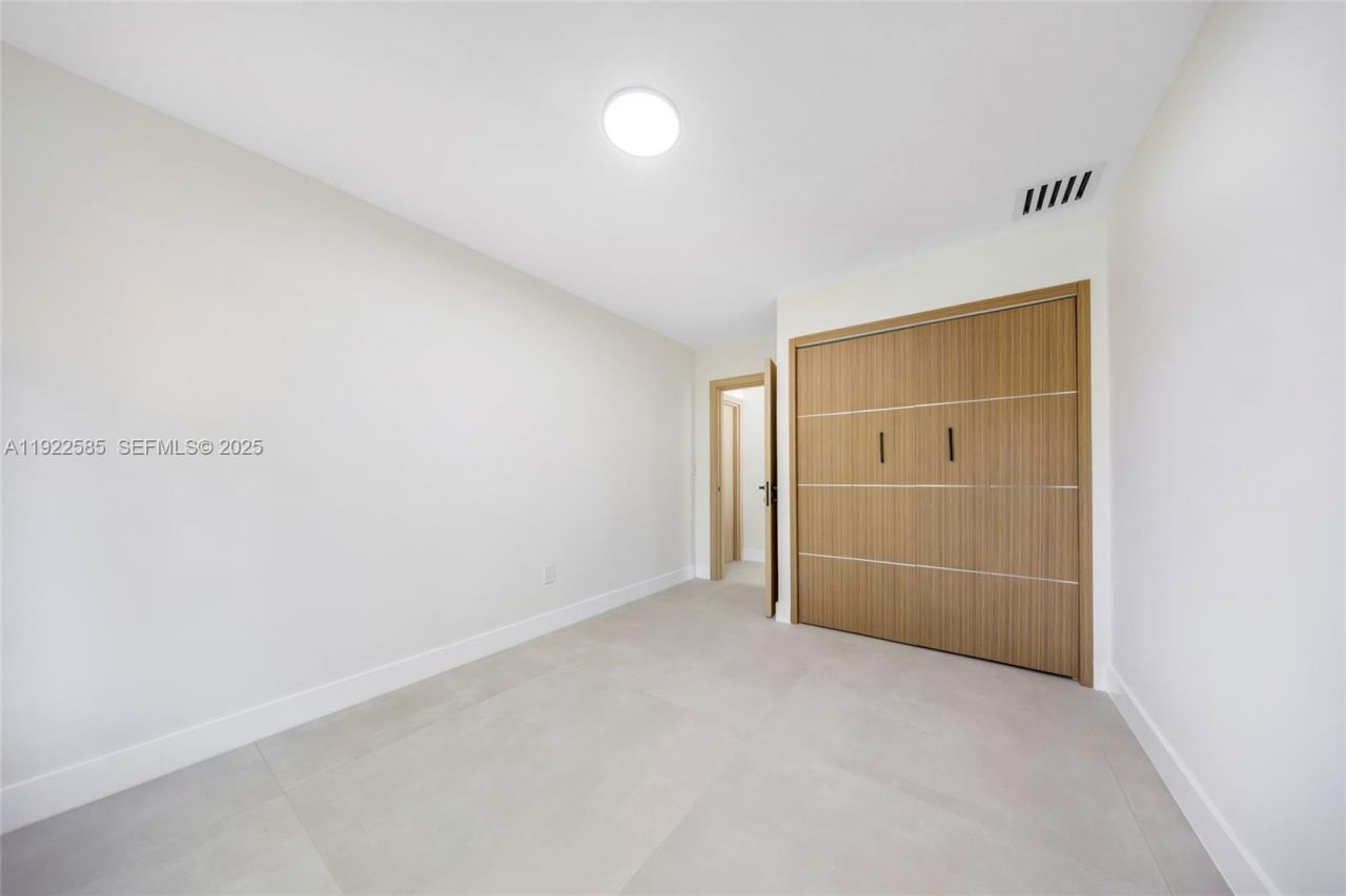 8120 SW 162nd St, Palmetto Bay, FL 33157 Photo