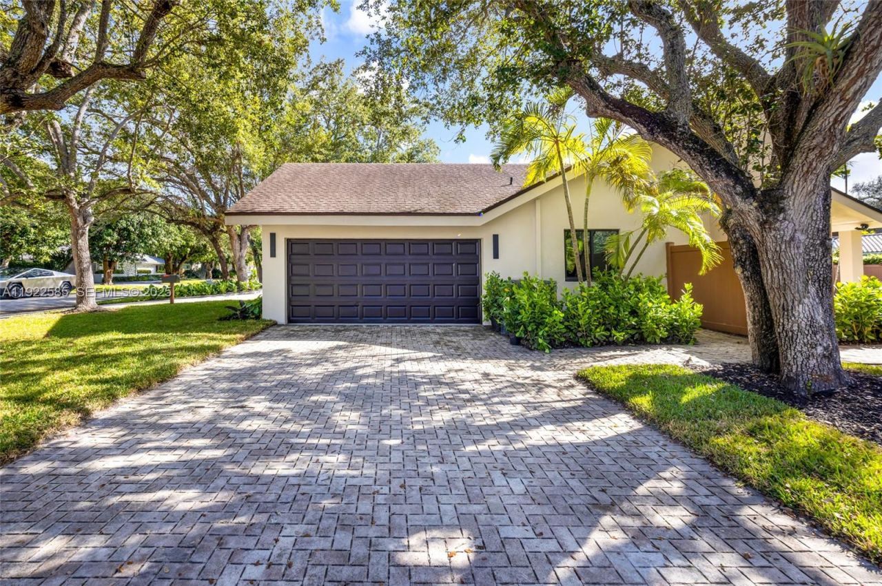 8120 SW 162nd St, Palmetto Bay, FL 33157 Photo