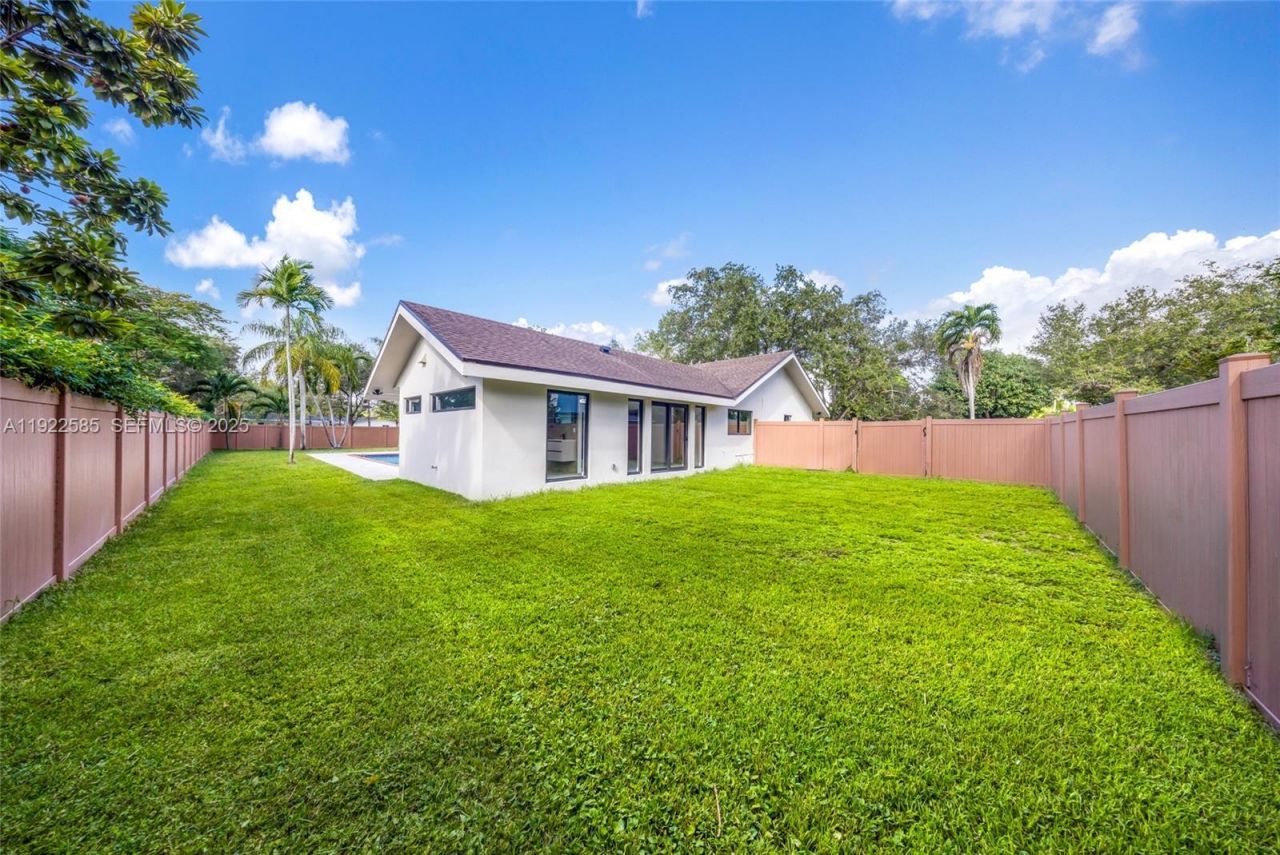 8120 SW 162nd St, Palmetto Bay, FL 33157 Photo