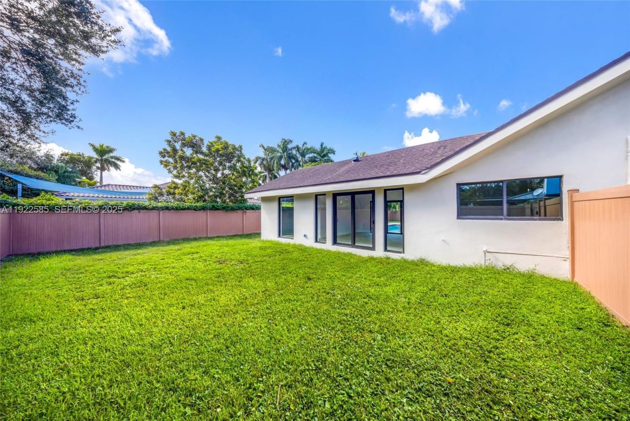 8120 SW 162nd St, Palmetto Bay, FL 33157 Photo