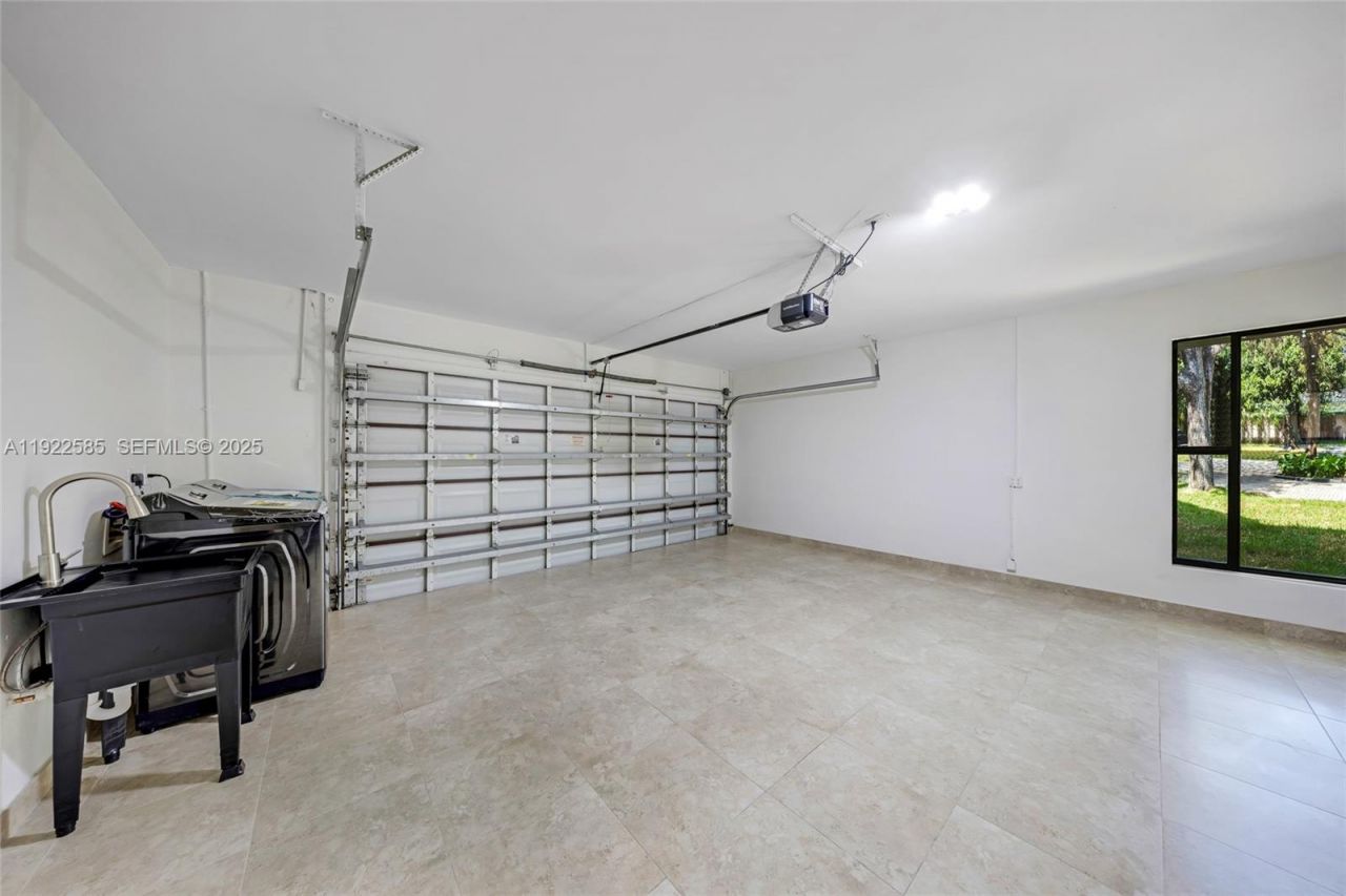 8120 SW 162nd St, Palmetto Bay, FL 33157 Photo