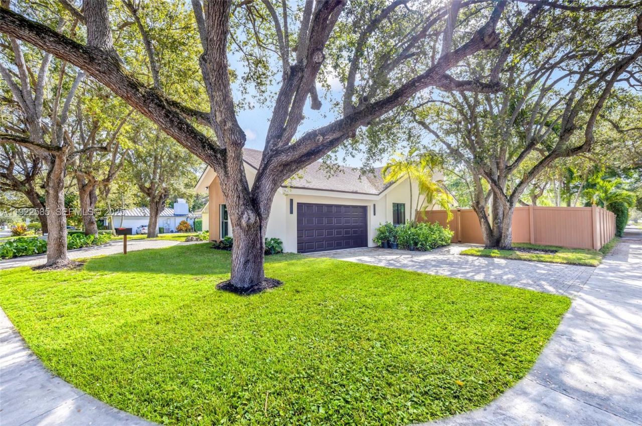 8120 SW 162nd St, Palmetto Bay, FL 33157 Photo