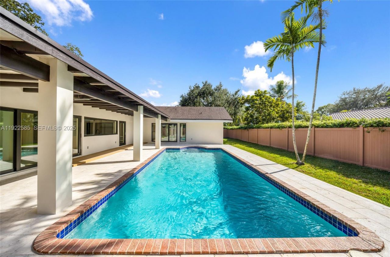 8120 SW 162nd St, Palmetto Bay, FL 33157 Photo