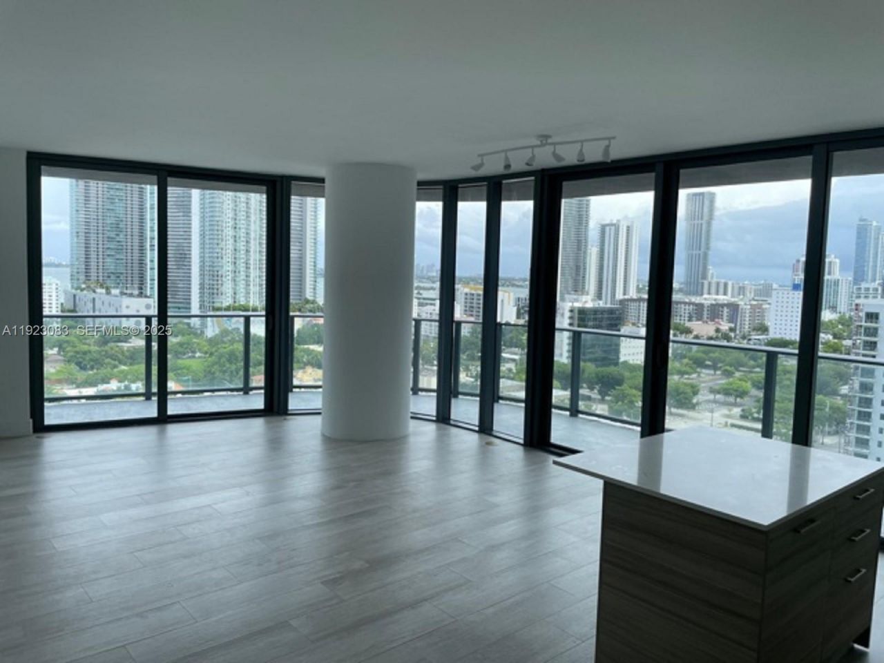 121 NE 34th St, Unit 1604, Miami, FL 33137 Photo