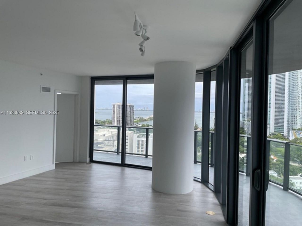 121 NE 34th St, Unit 1604, Miami, FL 33137 Photo