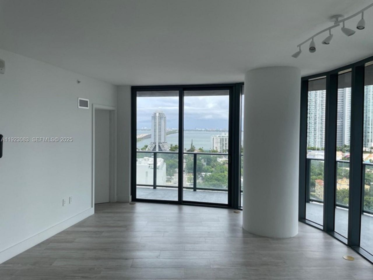 121 NE 34th St, Unit 1604, Miami, FL 33137 Photo