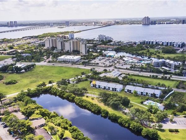 1051 Palm AVE, Unit 117, NORTH FORT MYERS, FL 33903