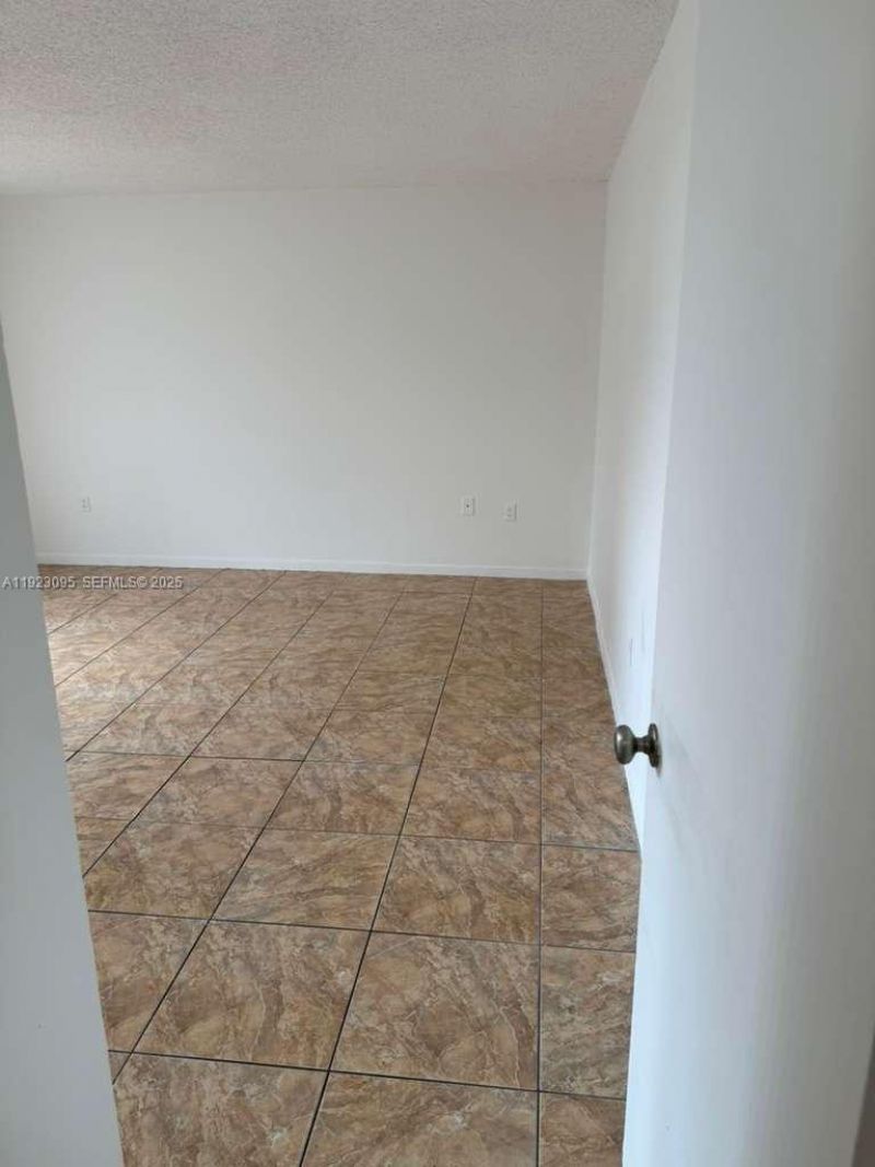 7000 NW 186th St, Unit 4-226, Hialeah, FL 33015 Photo