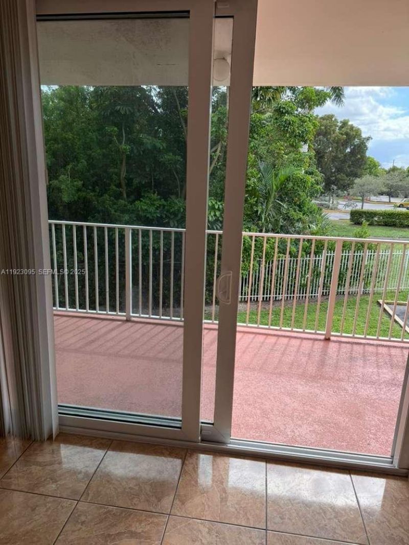 7000 NW 186th St, Unit 4-226, Hialeah, FL 33015 Photo