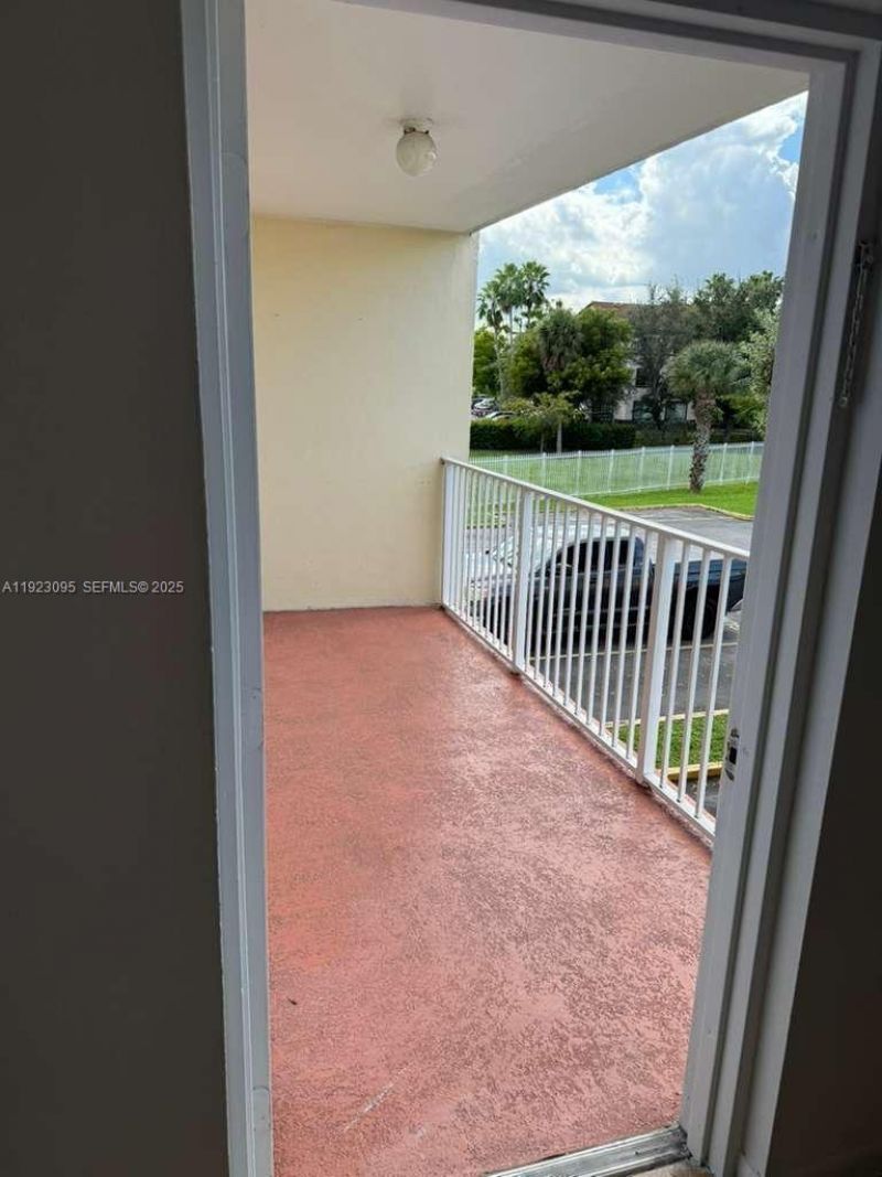 7000 NW 186th St, Unit 4-226, Hialeah, FL 33015 Photo