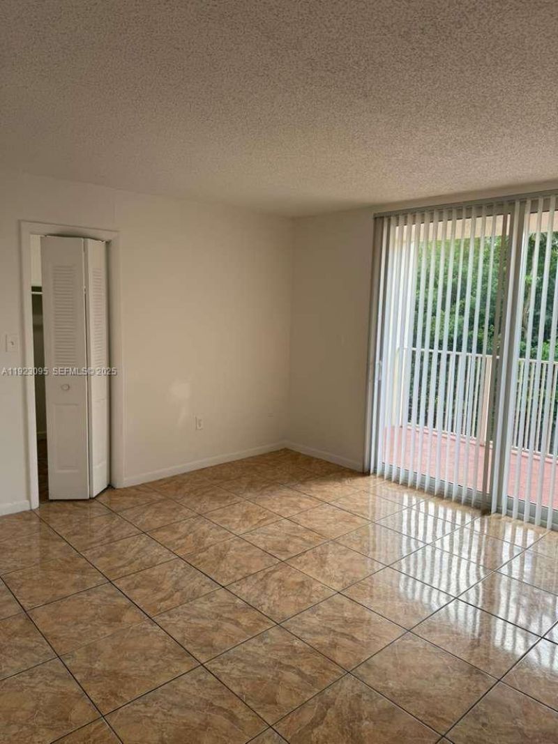 7000 NW 186th St, Unit 4-226, Hialeah, FL 33015 Photo
