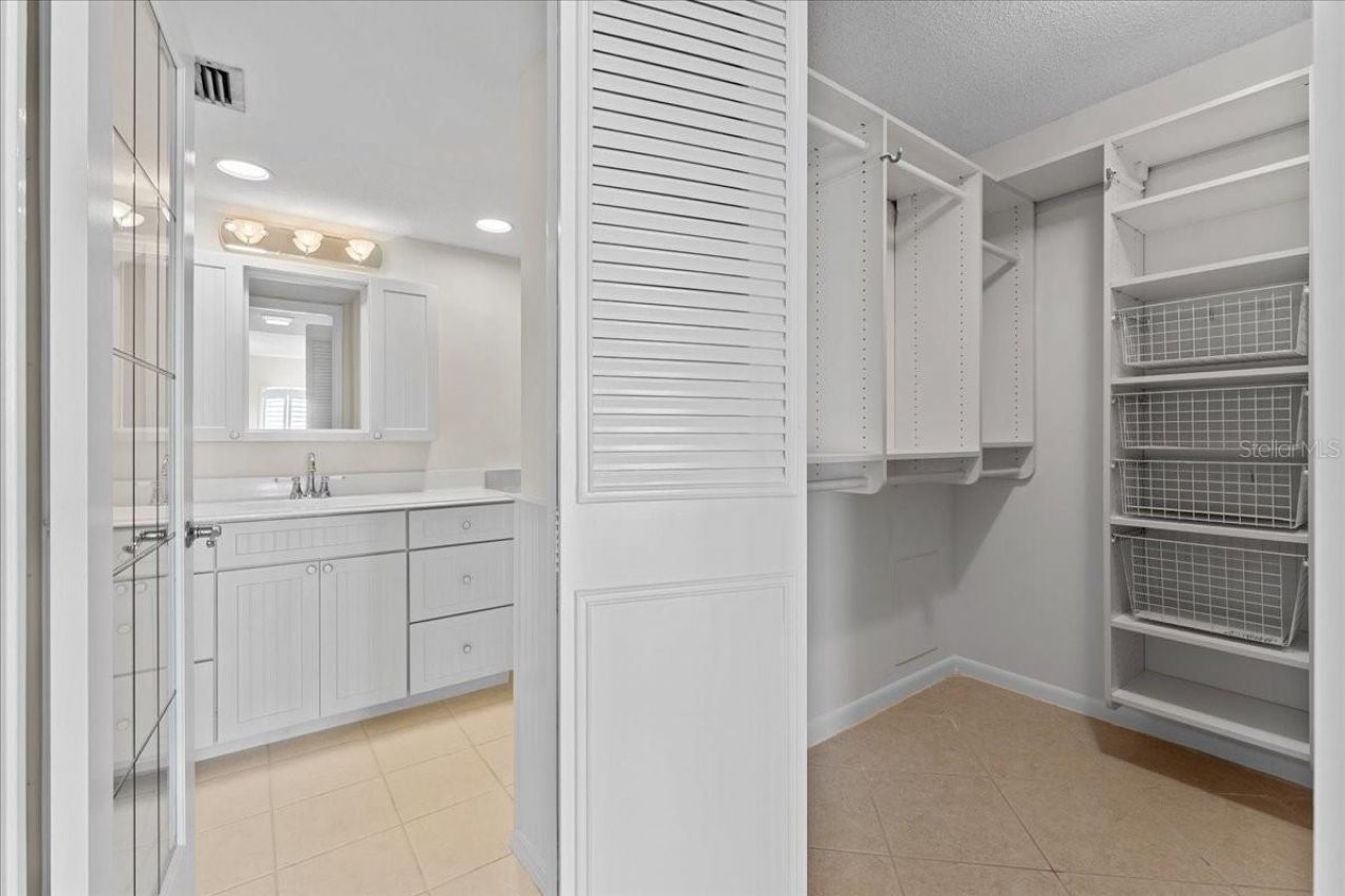 4900 Brittany Drive S, Unit 812, Saint Petersburg, FL 33715 Photo