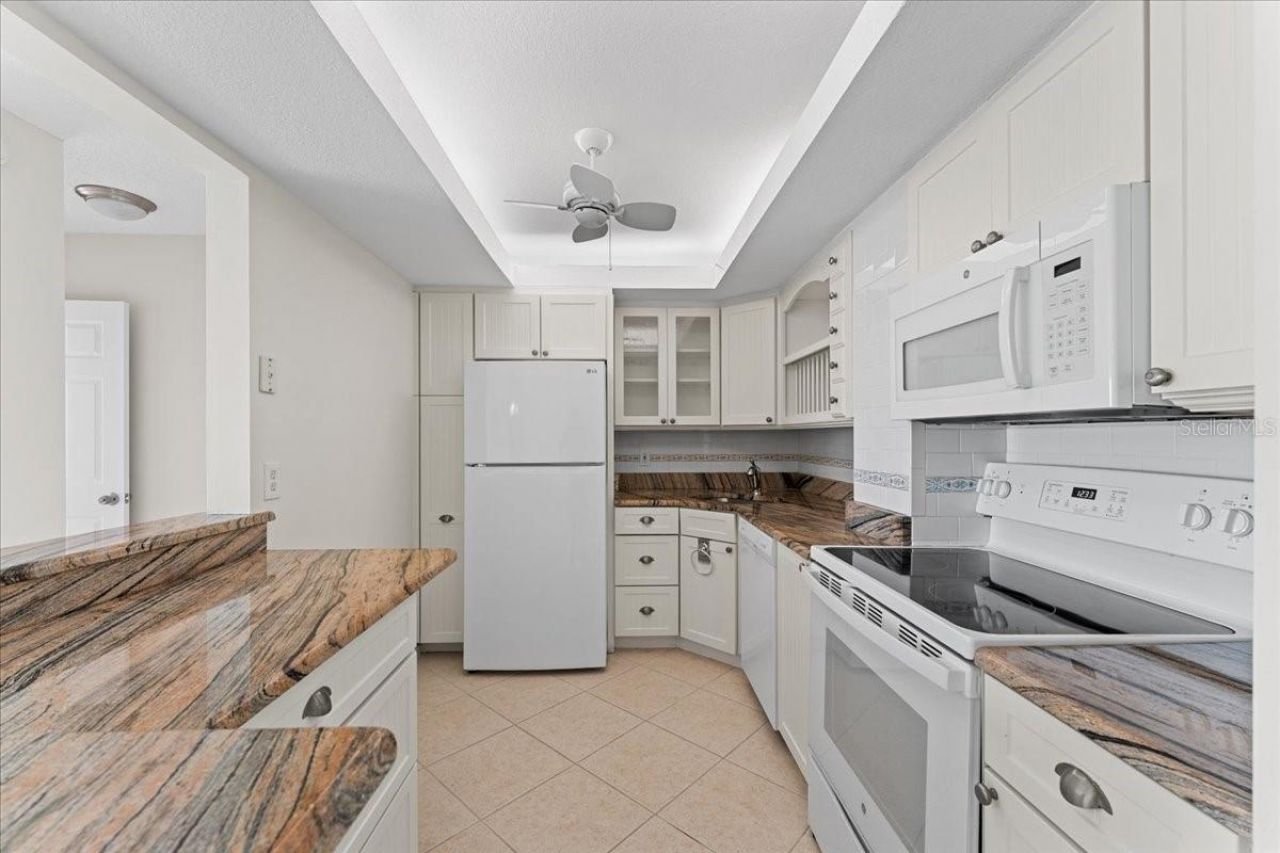 4900 Brittany Drive S, Unit 812, Saint Petersburg, FL 33715 Photo