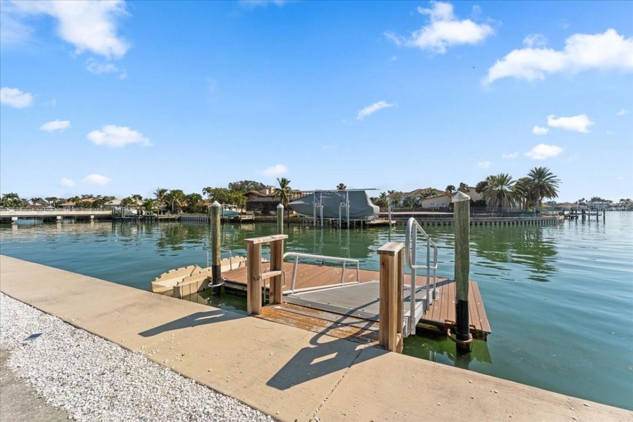 4900 Brittany Drive S, Unit 812, Saint Petersburg, FL 33715 Photo