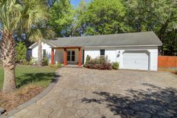 18 Hillcreek Boulevard photo 4