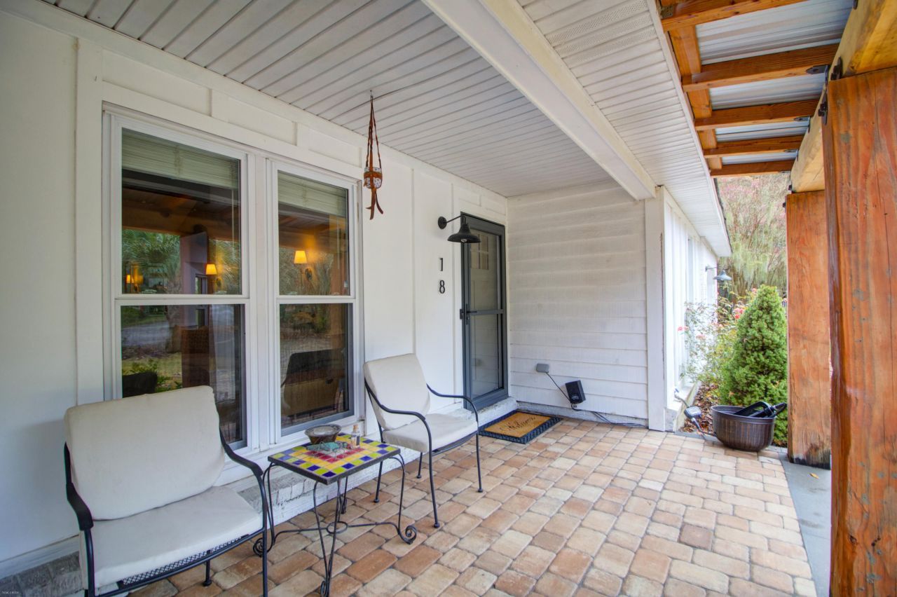 18 Hillcreek Boulevard Photo 8