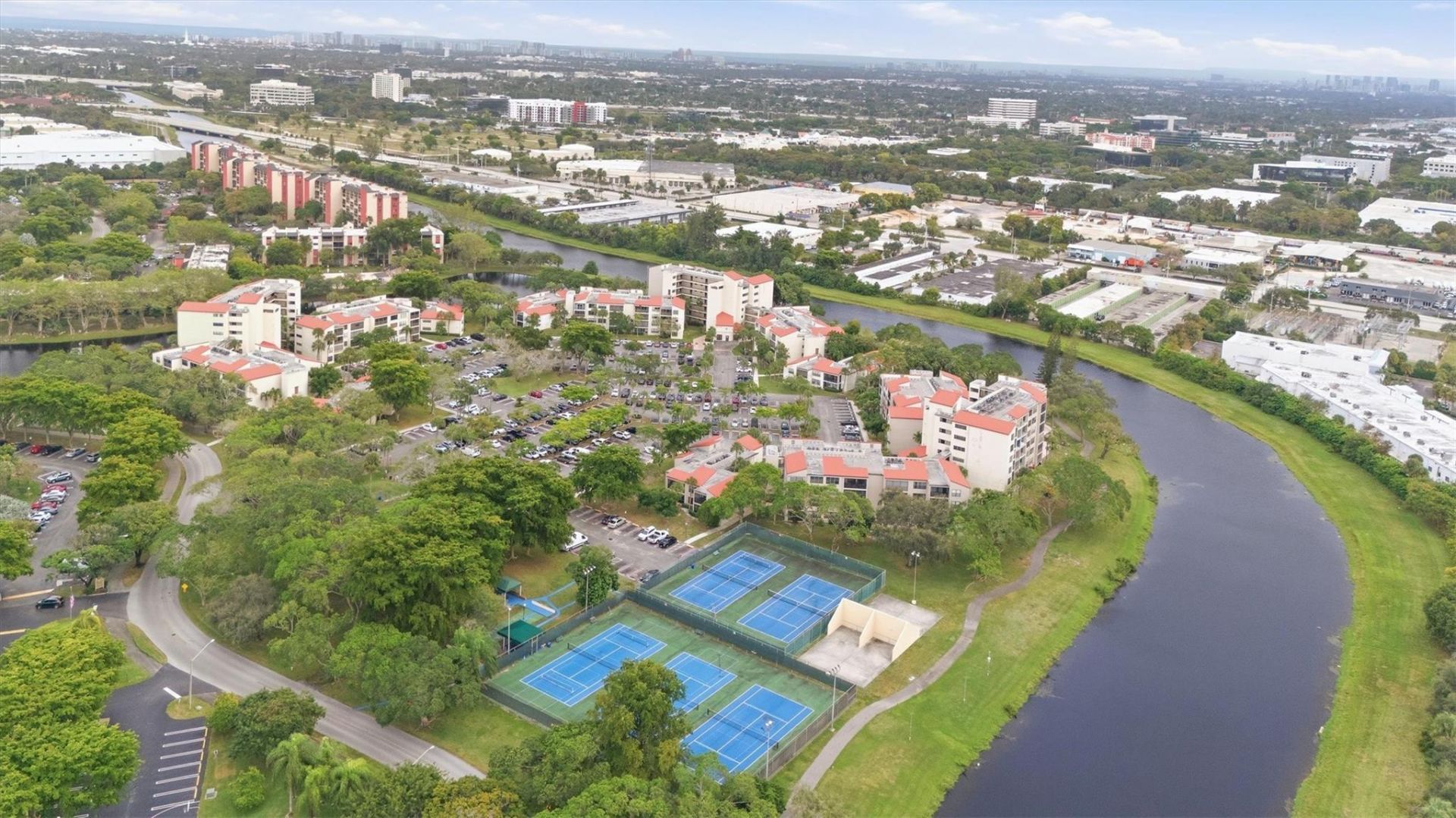 2238 N Cypress Bend Drive, Unit 608, Pompano Beach, FL 33069 Photo