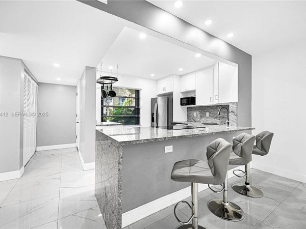 132 S Cypress Rd, Unit 518, Pompano Beach, FL 33060