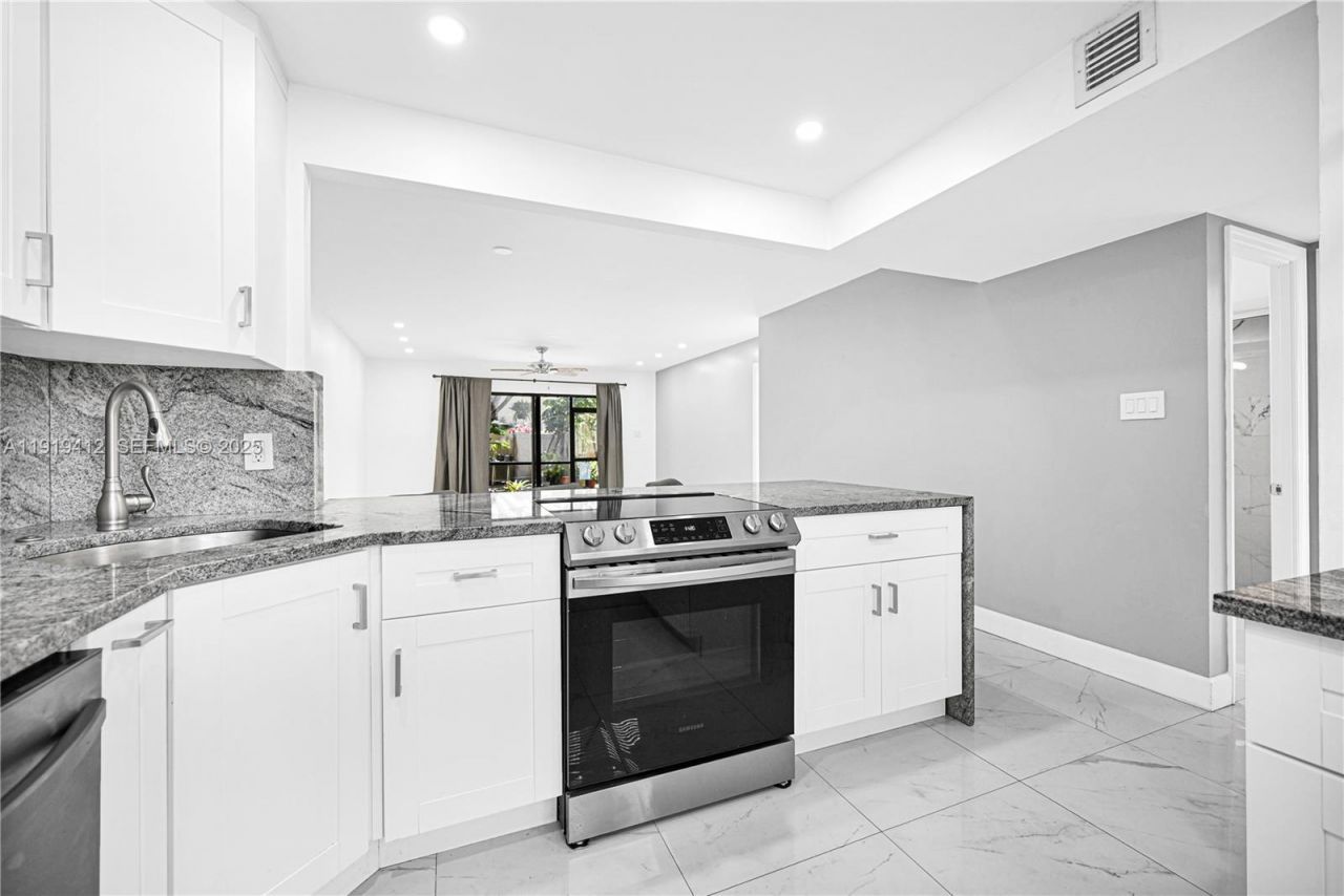 132 S Cypress Rd, Unit 518, Pompano Beach, FL 33060 Photo