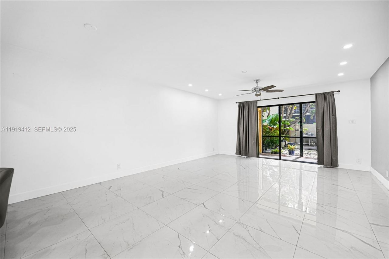 132 S Cypress Rd, Unit 518, Pompano Beach, FL 33060 Photo