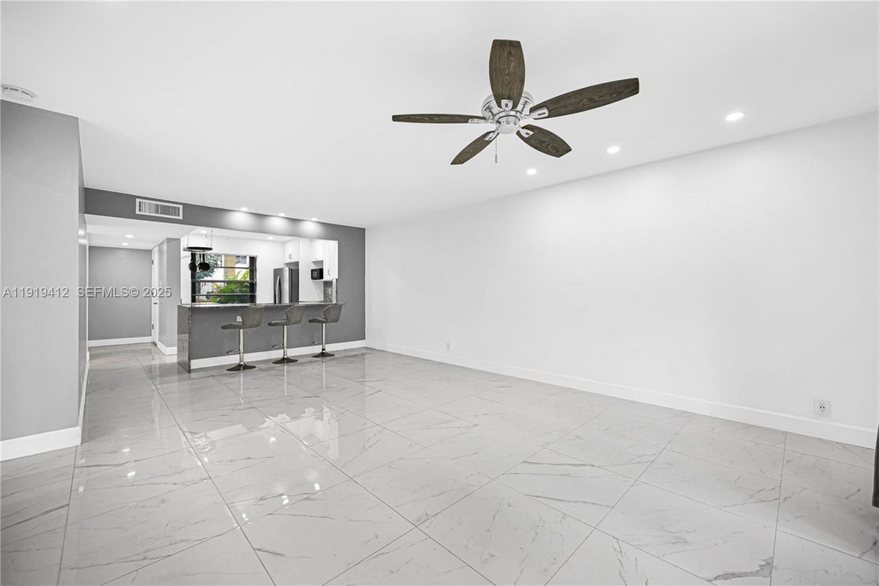 132 S Cypress Rd, Unit 518, Pompano Beach, FL 33060 Photo